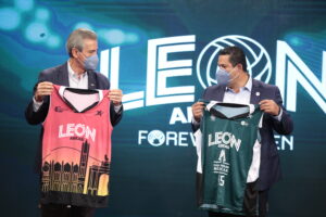 Reconoce iniciativas a favor del medio ambiente y del deporte
