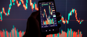 En la imagen un celular con manejo de volumen de información con Big Data como lo ha implementado Seguritech