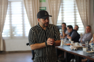 Juan José Arellano participó con la charla: “Moderación emocional para enfrentar adversidades en la empresa y la vida”. 