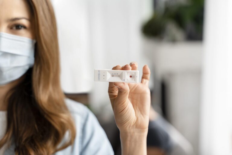 Prueba autoaplicable para detectar COVID-19 de CARE BOX