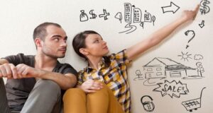 Jóvenes planeando su ahorro a través de inversiones con SaveBox.