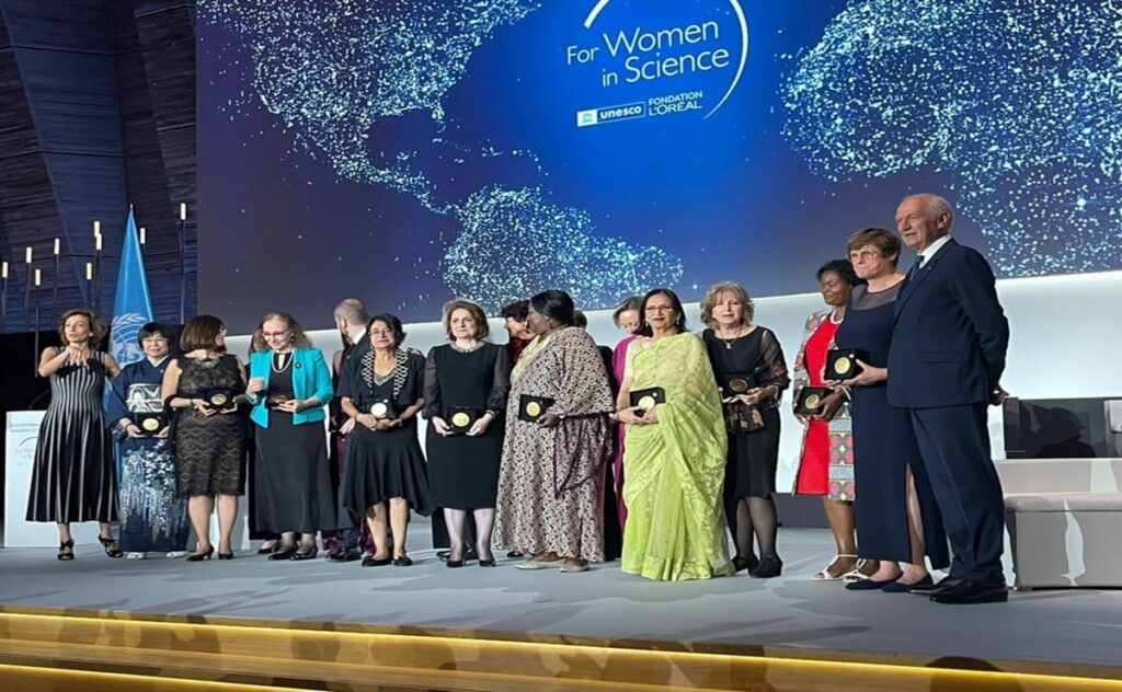 Premio a mujeres de ciencia
