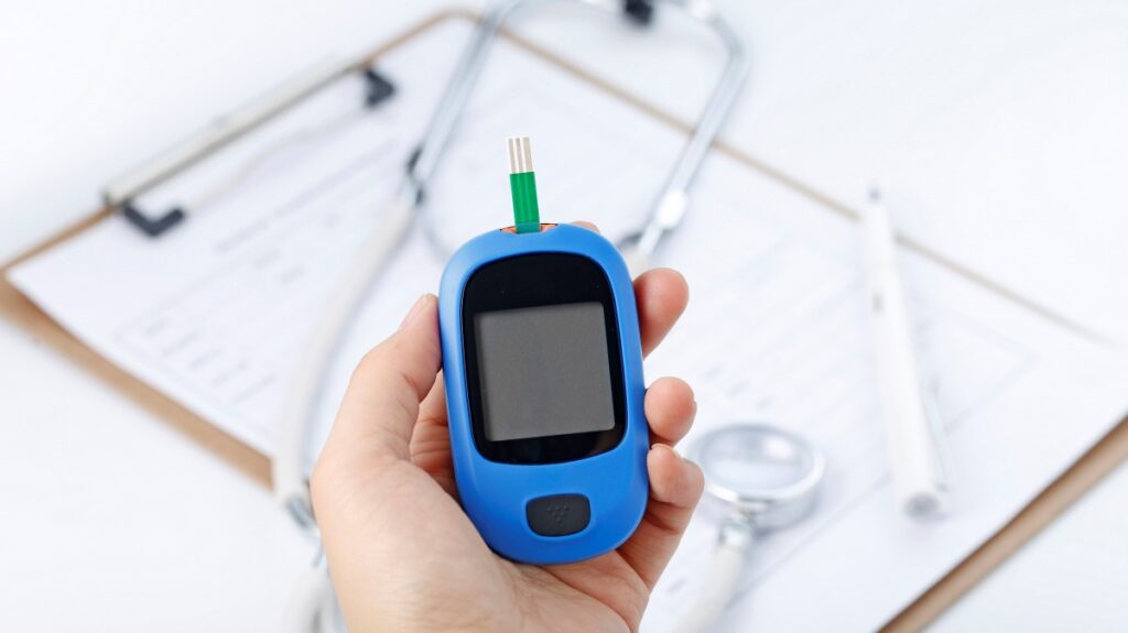 Examen de la diabetes con un escáner cutáneo e IA