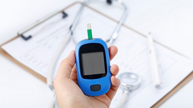 Examen de la diabetes con un escáner cutáneo e IA