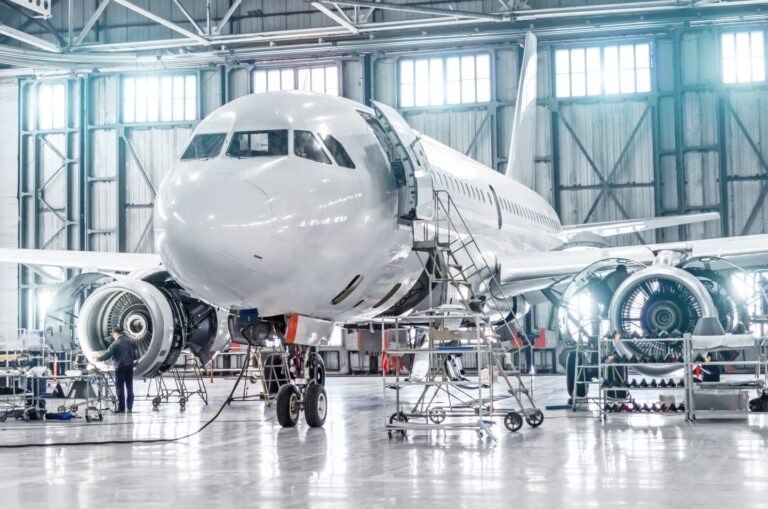 Firman convenio para impulsar industria aeroespacial