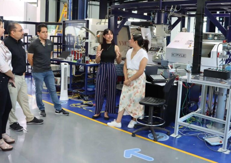 Unen a robot y humano para desactivar bombas