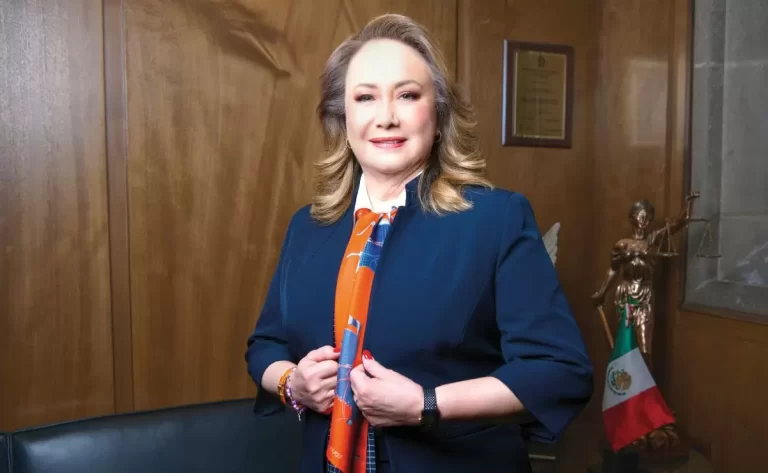 Yasmín Esquivel Mossa impulsa transición ordenada