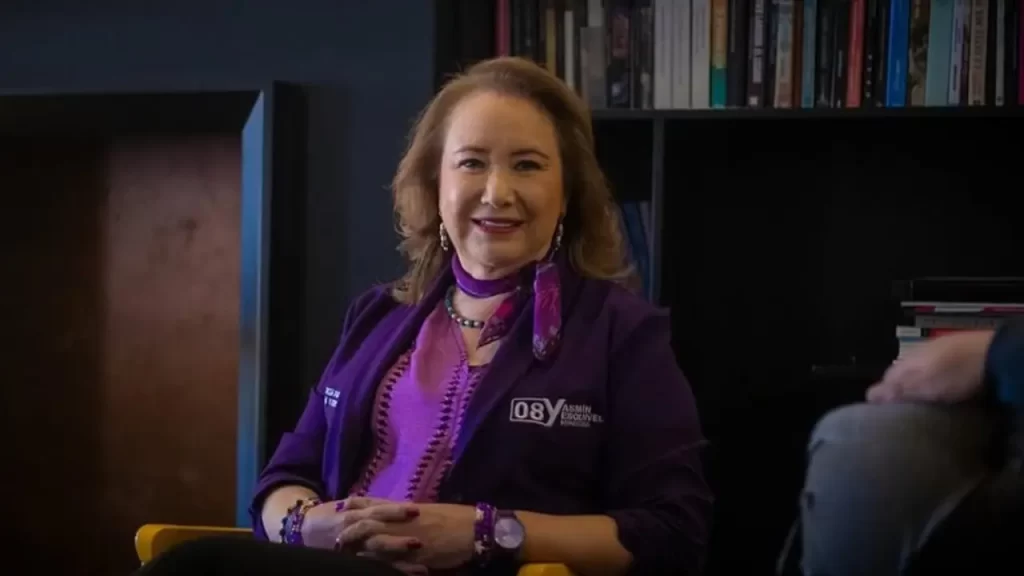Yasmín Esquivel Mossa impulsa libertad de apellidos compuestos