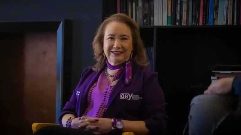Yasmín Esquivel Mossa impulsa libertad de apellidos compuestos