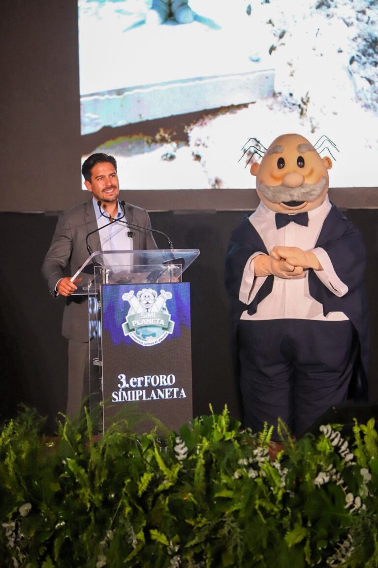 Víctor González Herrera desarrolla viveros de coral sustentables