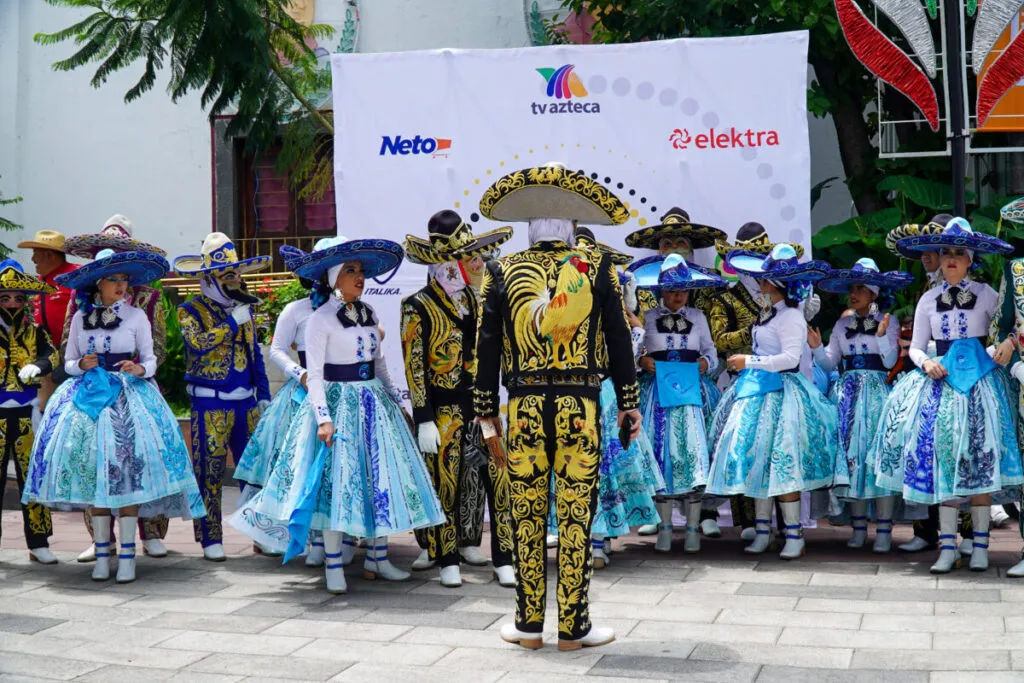 Banco Azteca y Elektra acercan créditos y cultura a Chimalhuacán