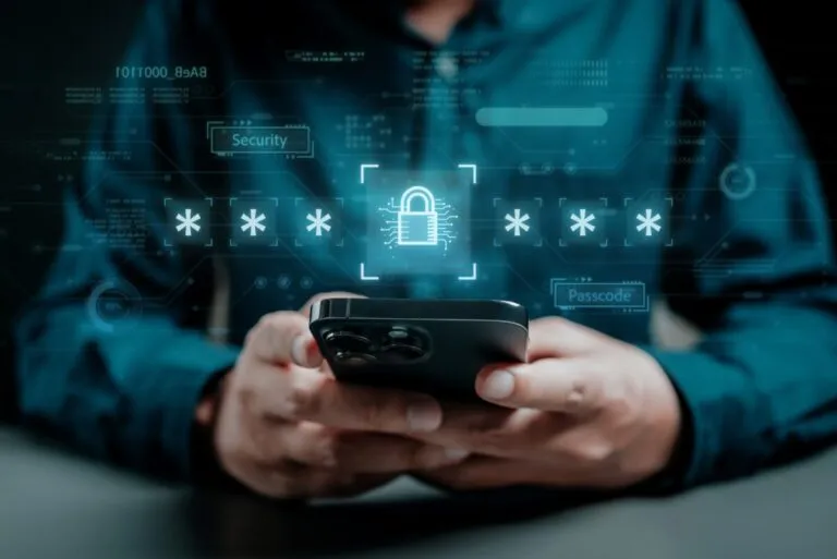 Seguridad digital en México con enfoque en contraseñas seguras y autenticación multifactor