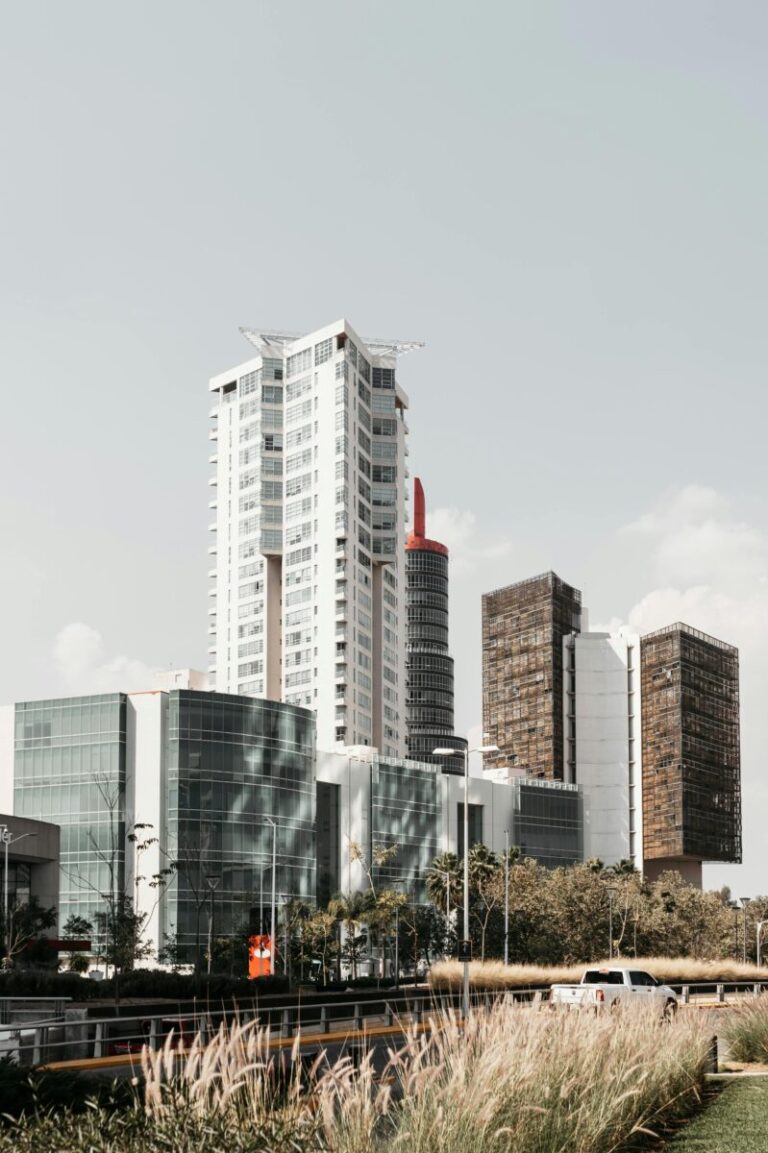 Ecosistema de alta tecnología en Jalisco con innovación, clústeres tecnológicos y empleo especializado en América Latina