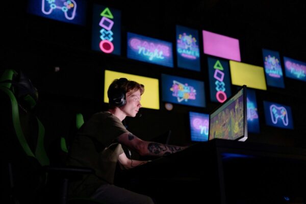 Monitor ASUS 4K de 28 pulgadas con altura regulable y funciones gaming en México