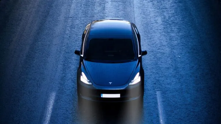 Tesla enfrenta cuestionamientos en Estados Unidos por fallas en su software de conducción autónoma y riesgos en carretera