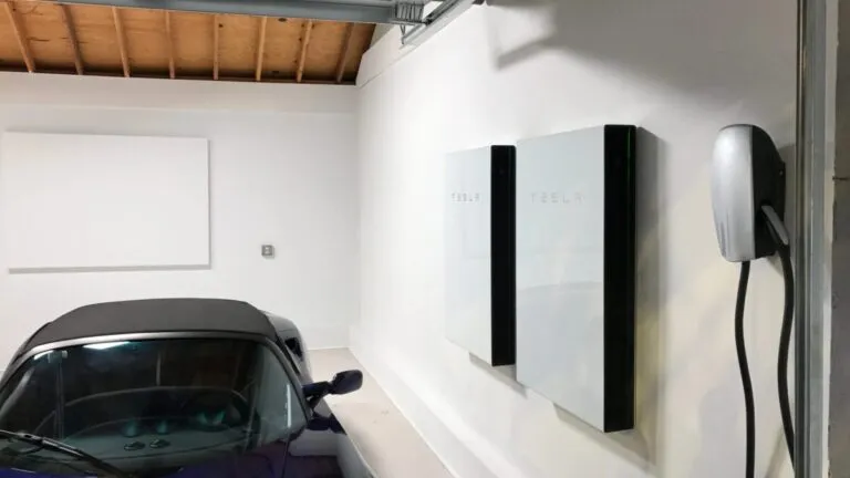 Tesla Powerwall 2 retirada por riesgo de incendio en programa global de seguridad energética