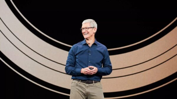 Tim Cook presenta avances de Apple Intelligence y nuevas alianzas tecnológicas durante llamada de resultados.