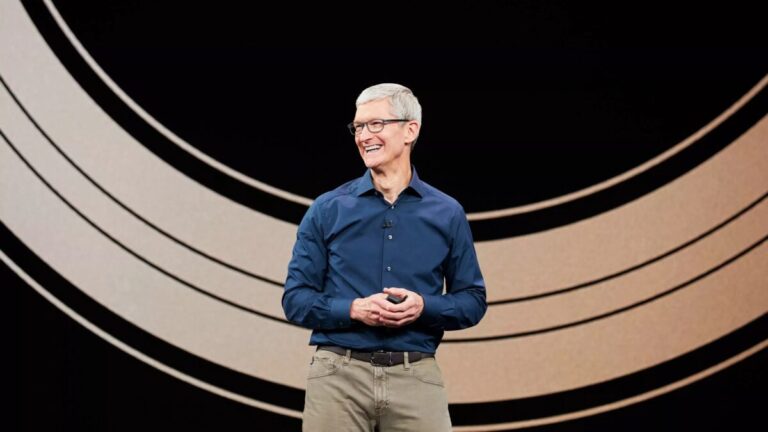 Tim Cook presenta avances de Apple Intelligence y nuevas alianzas tecnológicas durante llamada de resultados.