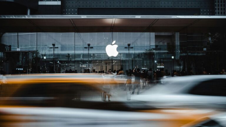 Apple ofrece recompensas de hasta 2 millones de dólares a investigadores que detecten vulnerabilidades críticas en su software.