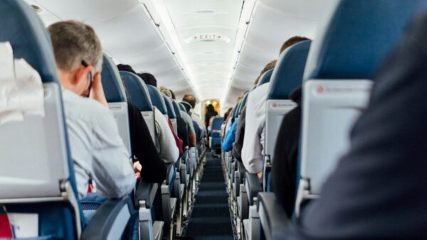 Aerolínea canadiense WestJet afectada por ciberataque que expuso datos personales de 1.2 millones de pasajeros, generando preocupación por seguridad digital