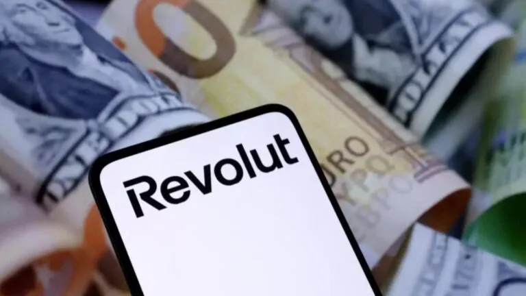 Reino Unido retrasa la licencia bancaria de Revolut por preocupaciones regulatorias sobre gestión de riesgo en el sector fintech
