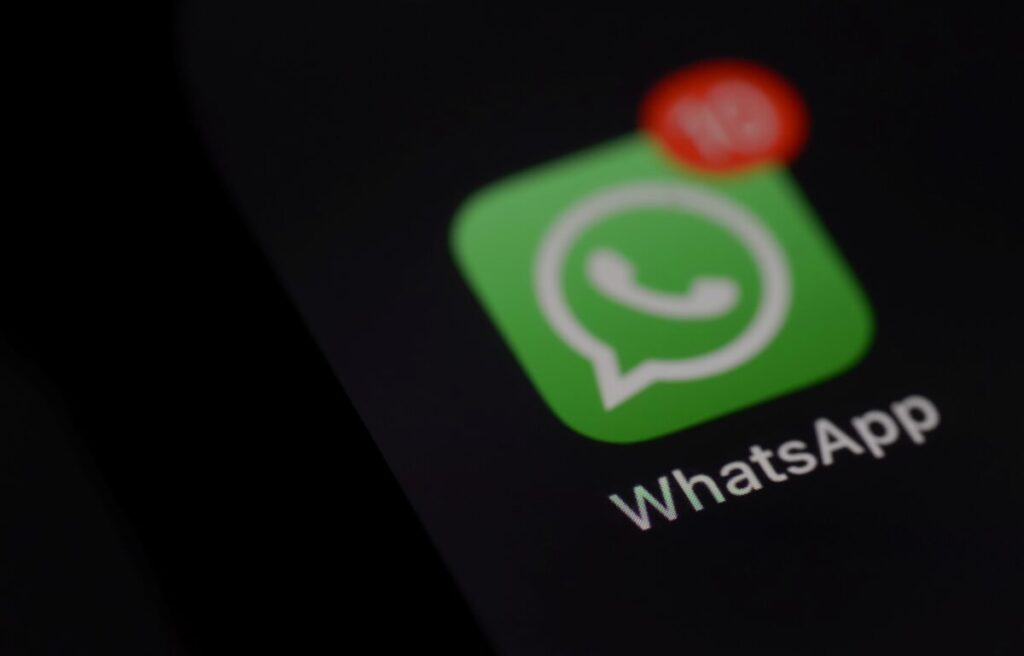 Comunicación segura en WhatsApp mediante alias sin número