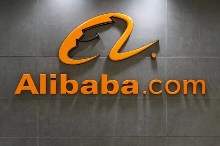 Alibaba sube en bolsa tras lanzar Qwen, su app de inteligencia artificial centrada en cultura china