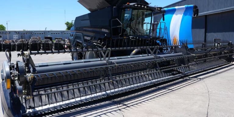 Maquinaria agrícola premium con tecnología de monitoreo en tiempo real y agricultura de precisión en Argentina