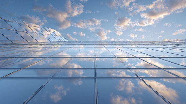 cristal autolimpiable en panel solar mostrando eficiencia energética y reducción de polvo en energía limpia