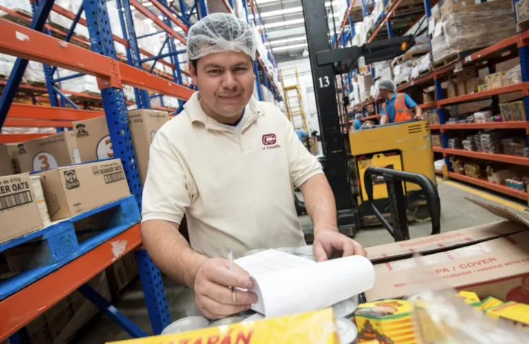 Procesos certificados de calidad e inocuidad alimentaria en operaciones de La Cosmopolitana.