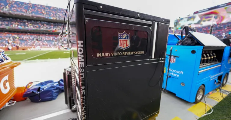 NFL tecnología lesiones con nuevos estándares de campos y análisis de datos para proteger la salud de los jugadores