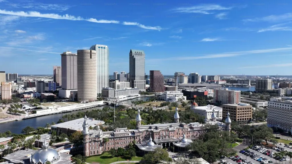 Oficina tecnológica en Tampa tras adquisición empresa tech Tampa y modelo ESOP para expansión regional