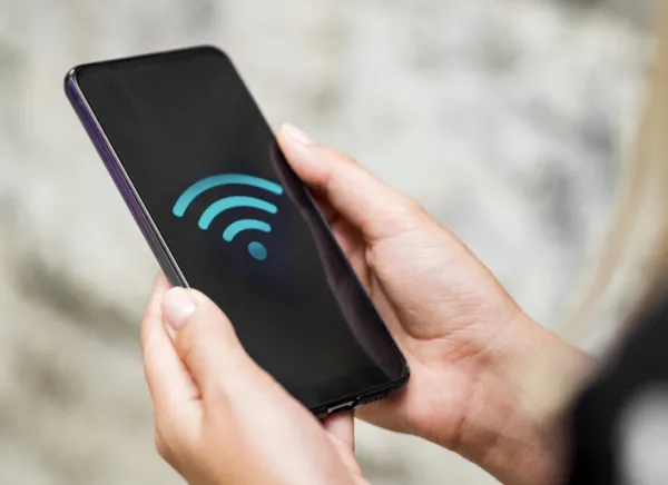 Ariel Picker alerta sobre vulnerabilidad digital en vacaciones.