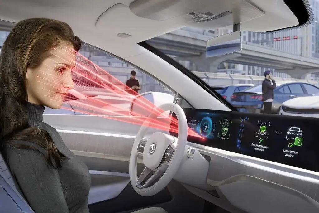 Conducción moderna sin llaves físicas en autos inteligentes