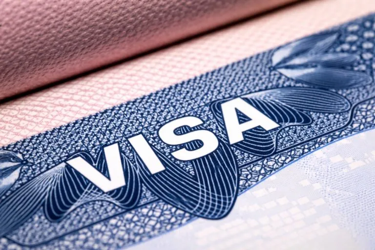 Revisión de redes sociales en visas EEUU con análisis digital de perfiles para seguridad migratoria