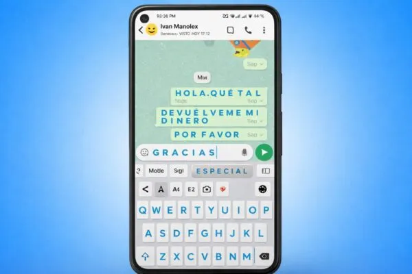 usuario intentando escribir en azul en WhatsApp desde su smartphone con apps externas