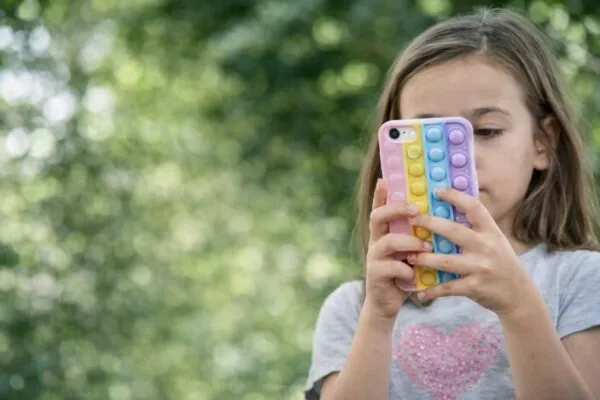 Retos virales peligrosos en Chile con imanes y paracetamol que generan riesgos médicos en jóvenes y alertas sanitarias