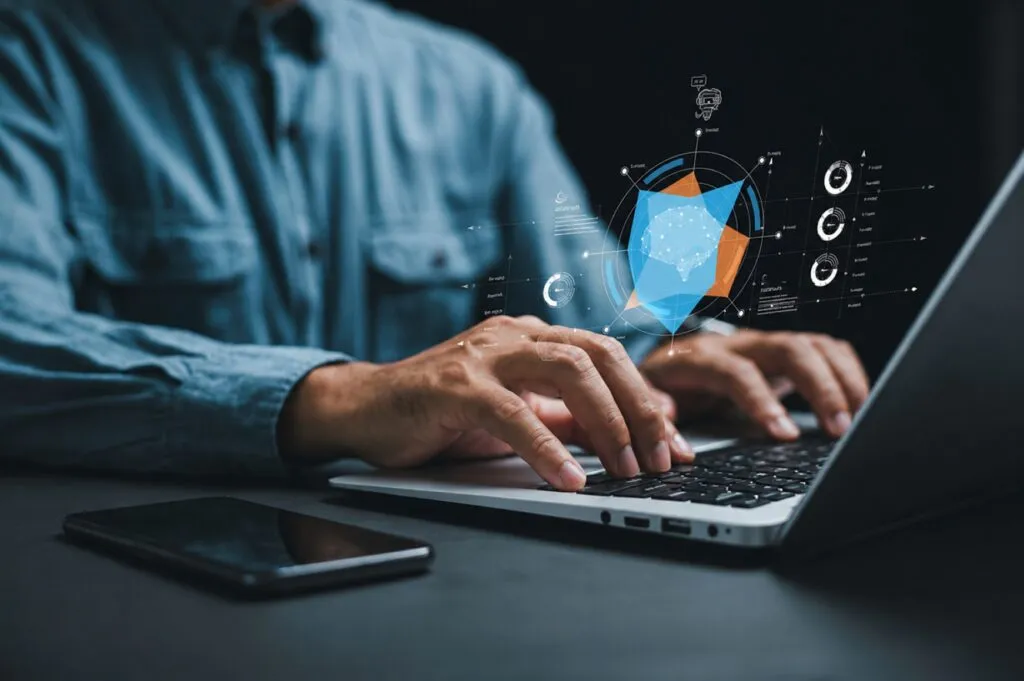 Persona estudiando cursos gratis de IA de Claude desde una laptop con herramientas digitales modernas