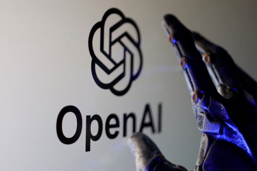 Pantalla mostrando videos generados por inteligencia artificial mediante herramientas automáticas de edición digital