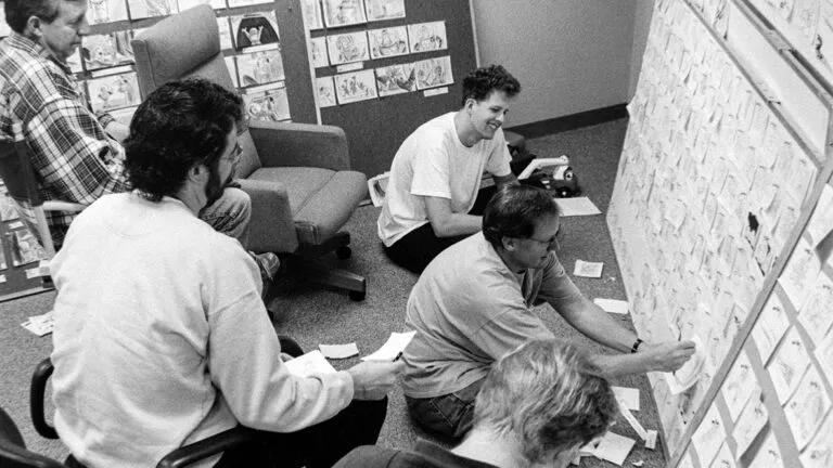 Computadoras renderizando escenas de Toy Story durante la creación de la histórica película animada de Pixar