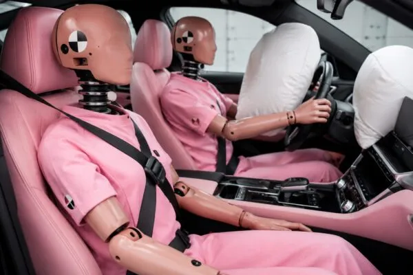 Mujeres tienen mayor riesgo de lesiones en accidentes de coche según estudio realizado en Austria