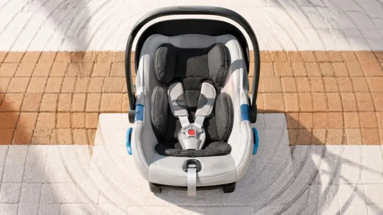 Apps para evitar olvidar niños en el coche mejoran la seguridad