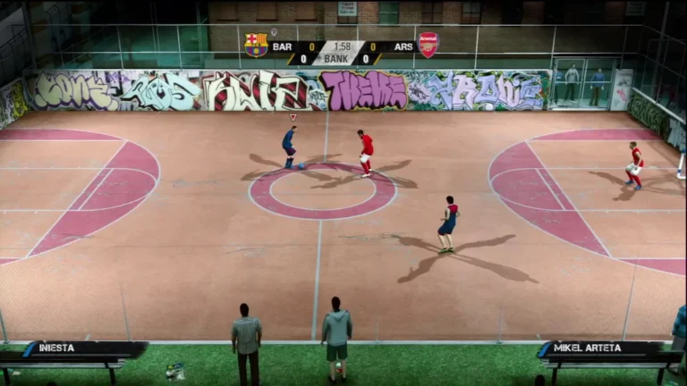 Jugadores disputan un partido de fútbol callejero inspirado en FIFA Street en una cancha urbana iluminada