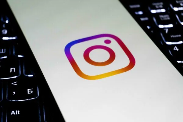 GIF en Notas de Instagram para compartir mensajes visuales y dinámicos en la plataforma