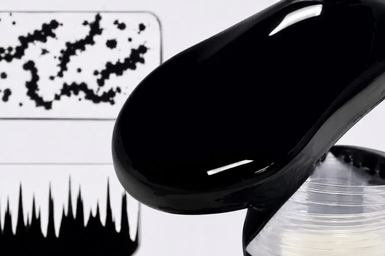 Pintura negra que absorbe 99,9 % de la luz visible en un automóvil de lujo