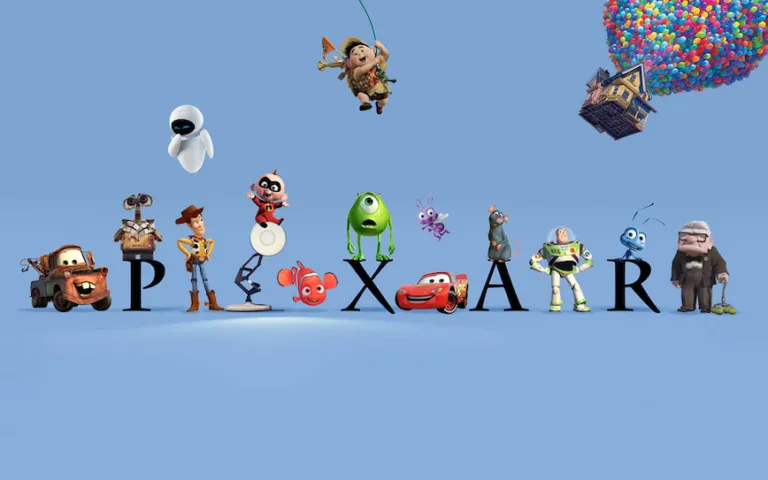 Artistas digitales trabajando en animación por computadora inspirada en la tecnología utilizada por Pixar