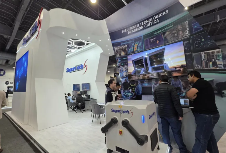 Tecnologías avanzadas de Seguritech en Expo Seguridad México, incluyendo SAIMON Vision y sistemas autónomos para monitoreo aéreo.