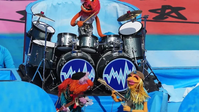 Elmo y los Muppets aparecen en la final del Mundial mediante acuerdos de licencia y tecnología de producción televisiva.