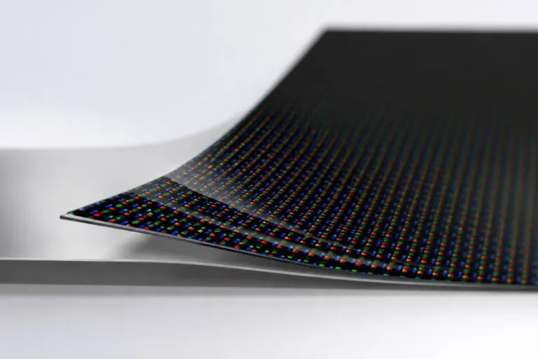 Samsung presenta Flex Titanium para pantallas plegables con mayor resistencia y mejor eficiencia energética.