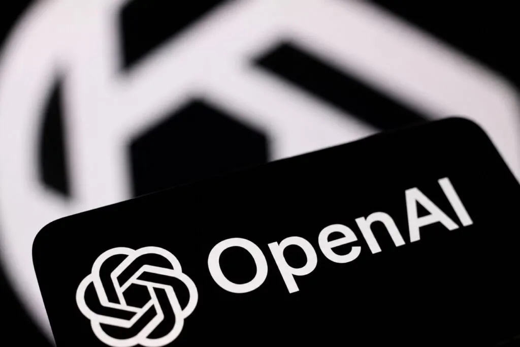 Representación de inteligencia artificial y ciberseguridad tras las pruebas internas realizadas por OpenAI.